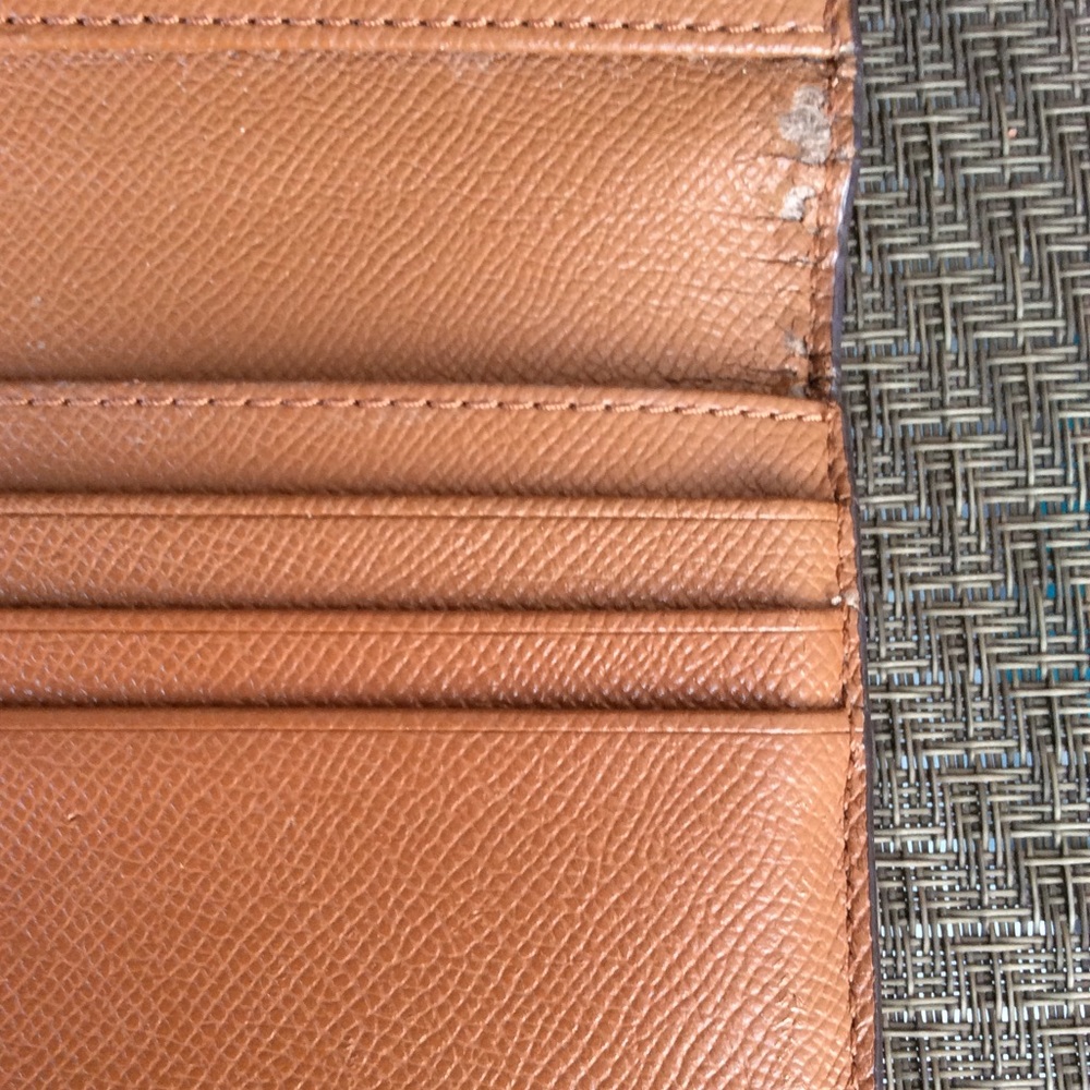 ❌SOLD❌ Coach Tan Leather Checkbook Wallet - Picture 8 of 8